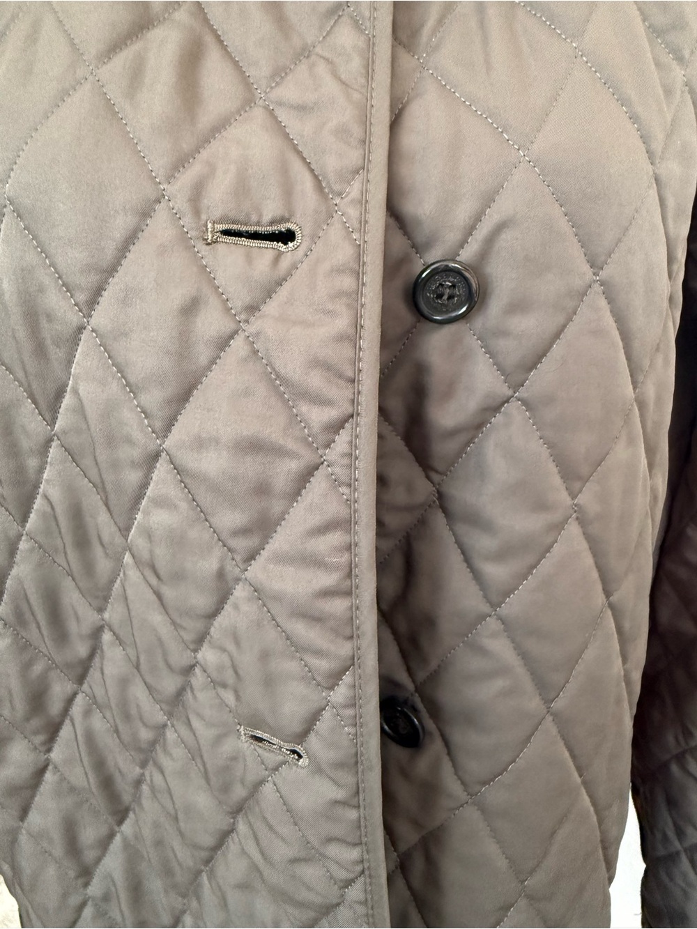 Burberry Women's Quilted Barn Jacket in Olive Green - Picture 3 of 16